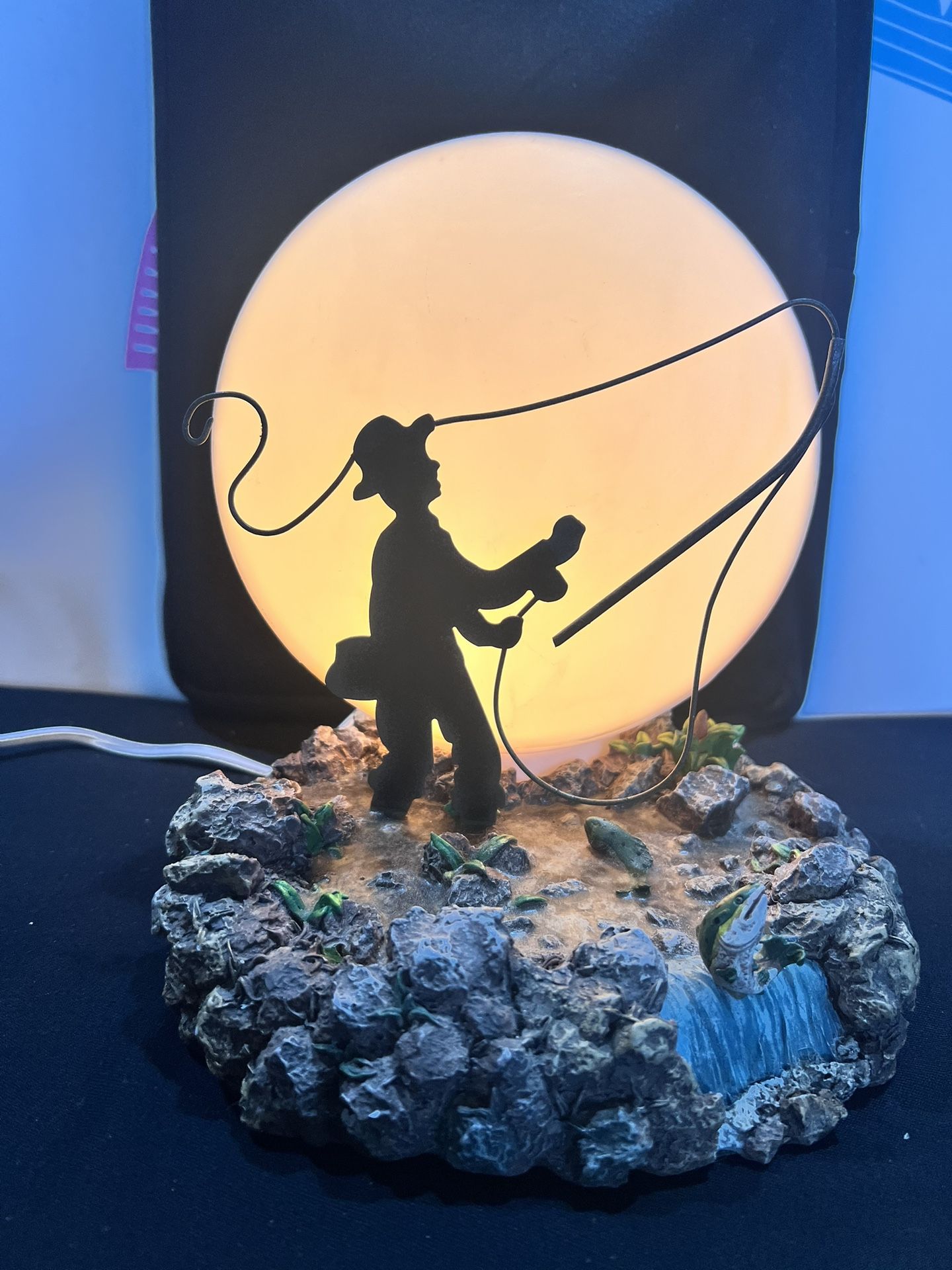 VINTAGE FLY FISHERMAN SILHOUETTE BY THE MOON!  TABLETOP LAMP - PLUG IN WITH SWITCH