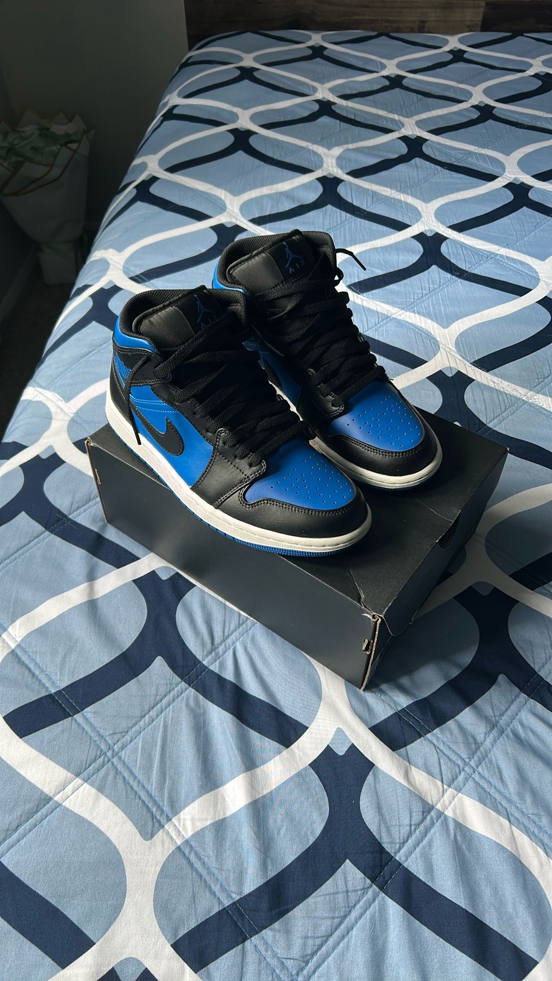 Jordan 1 Mids