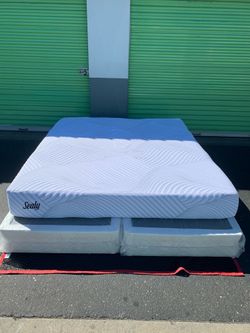 CALI-KING BED SET.