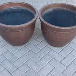 (2) Outdoor Resin Plant Pots 16.75” H X 22” W