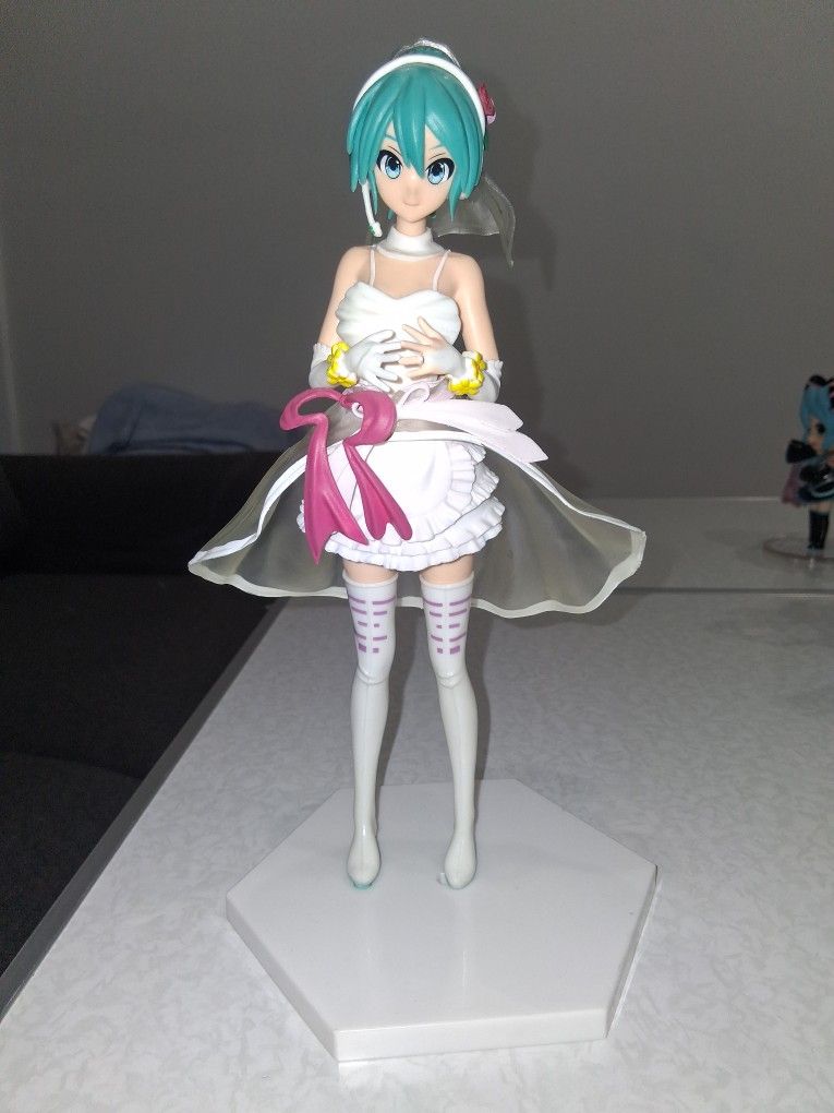 Hatsune Miku Wedding Figure