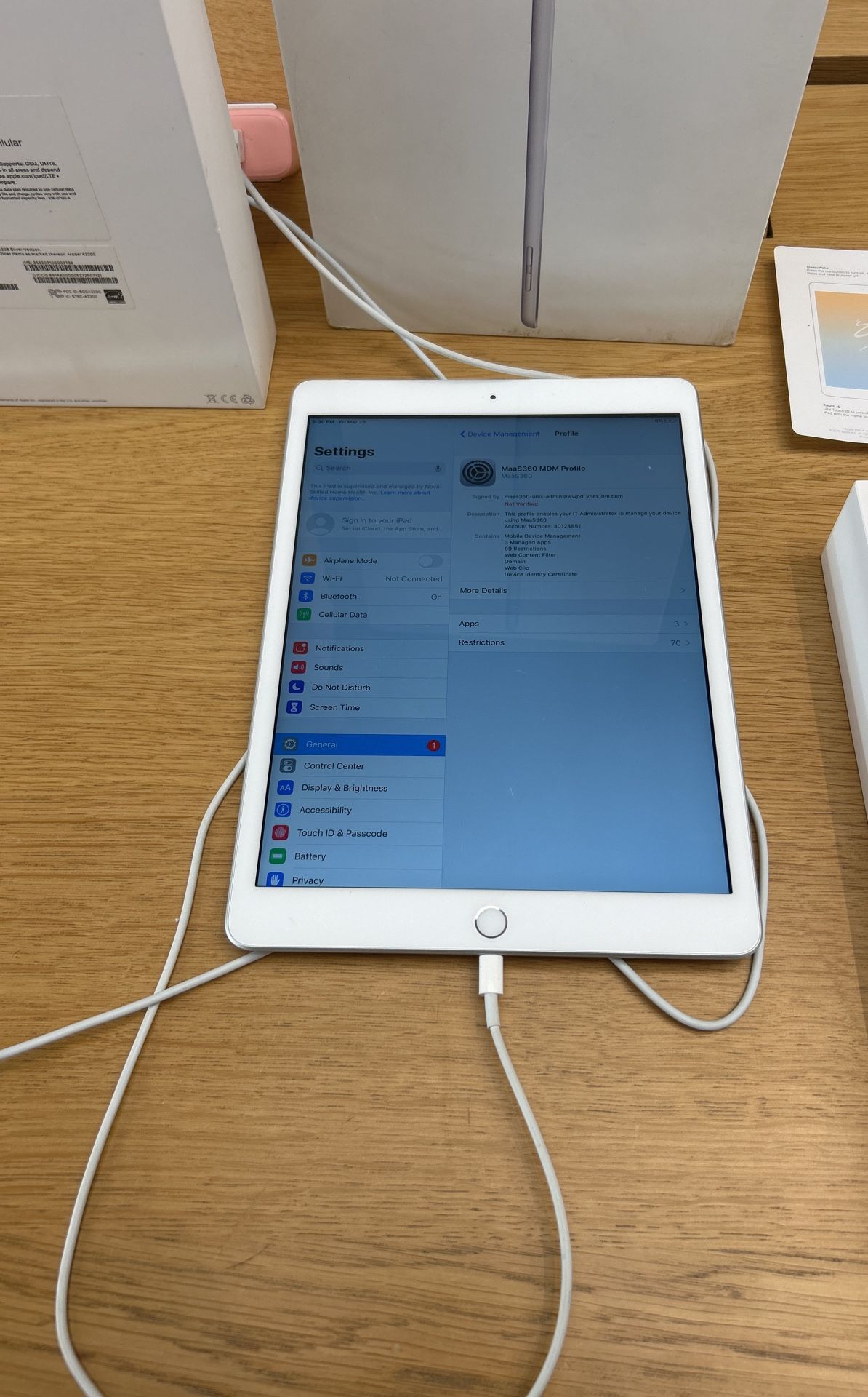 iPad 7th Generation 32 GB WiFi +cellular