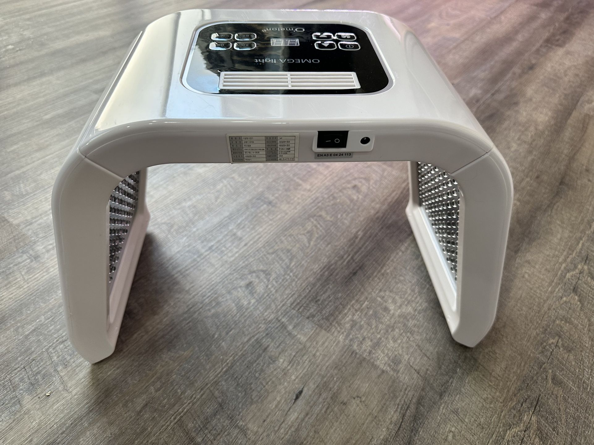 LED therapy OMEGA Light