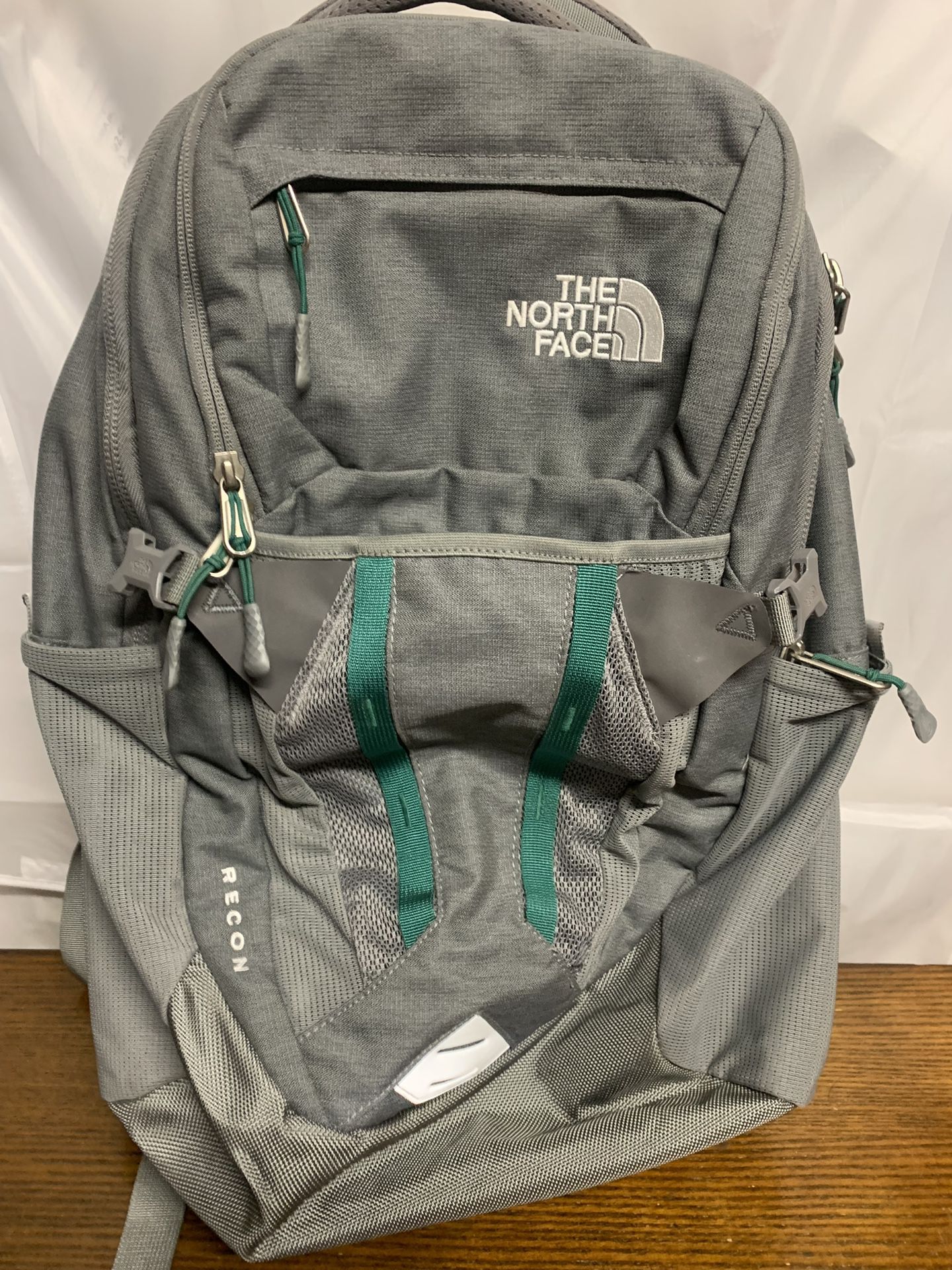 The North Face Recon FlexVent Backpack Multi Pocket Hiking Outdoors Grey
