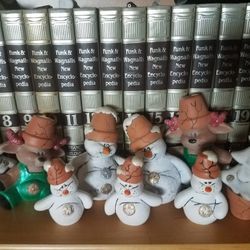 Set of 9 Christmas figurines: snowmen and raindeers w/ flower pots on their head, mint condition, Firm price 
