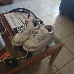 GIRLS  SIZE 4 JORDANS