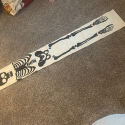 Skeleton Hangin Banner