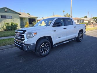 2017  Toyota tundra SR5
