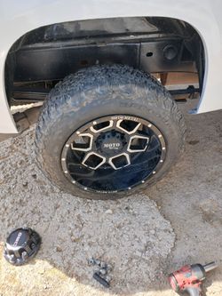 Moto metal  20 inch rims
