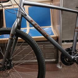 Week.old.$500 Trek Bicycle For Sale For Only $400 (Some Scratches)