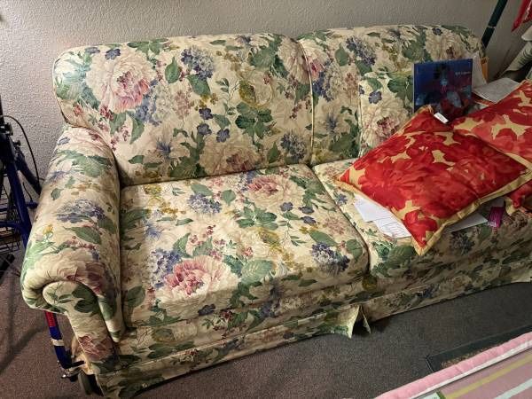 Floral Sleeper Sofa (Sealy full size bed)