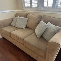 Tan Sofa & Love seat w/pillows