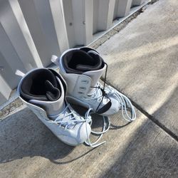 LTD snowboard boots size 8 US Women's. Light Blue/ Gray  Great condition Clean in and out

No offers 

No still available questions 

Cash only
