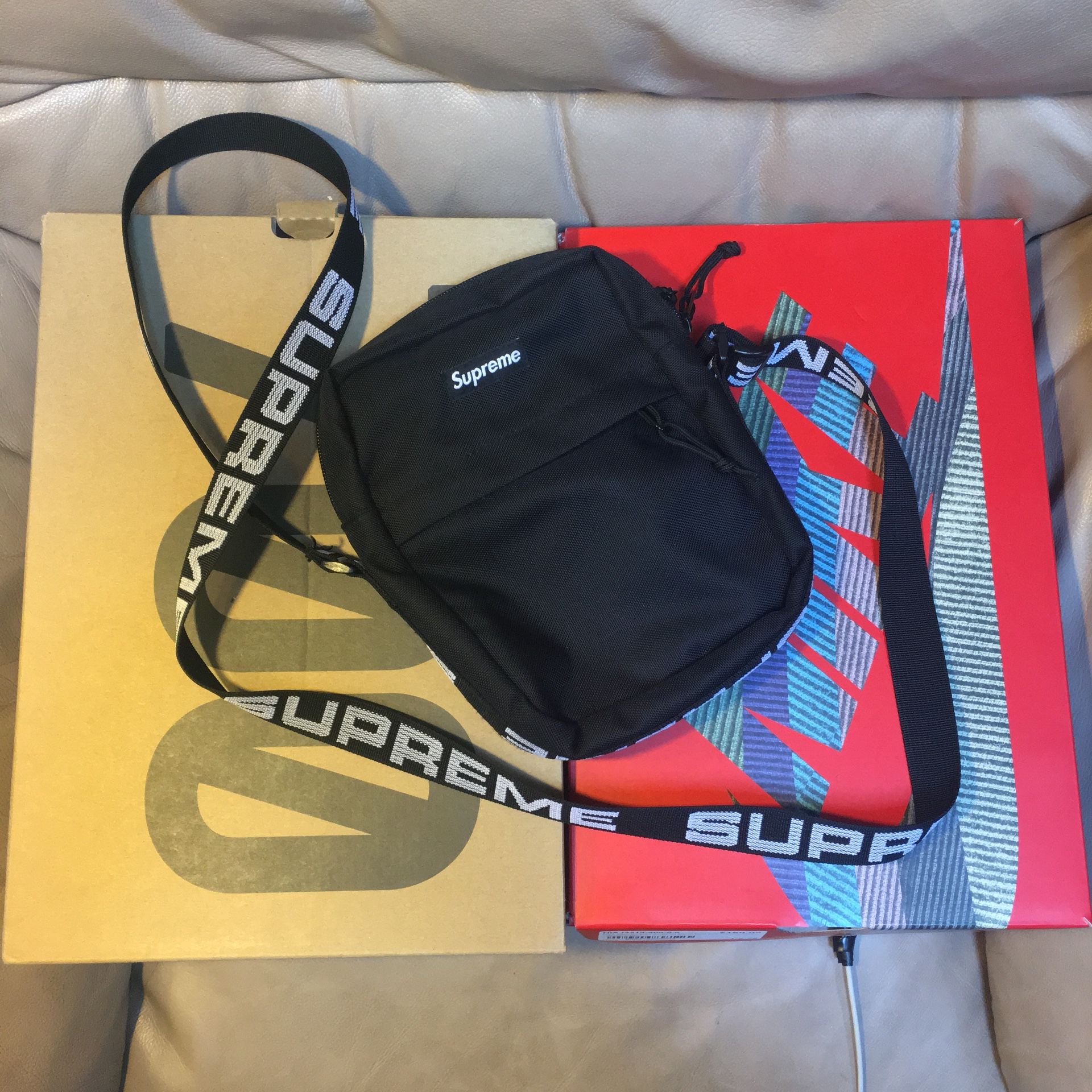 Supreme ss18 shoulder bag black