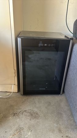 Frigidaire mini wine refrigerator
