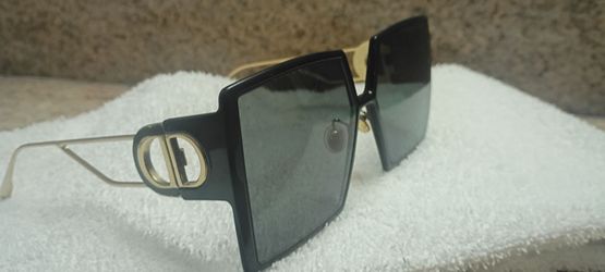 Dior Signature S7F square-frame sunglasses.... in the black colorway.