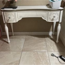 Disney princess vanity 2024 rooms to go