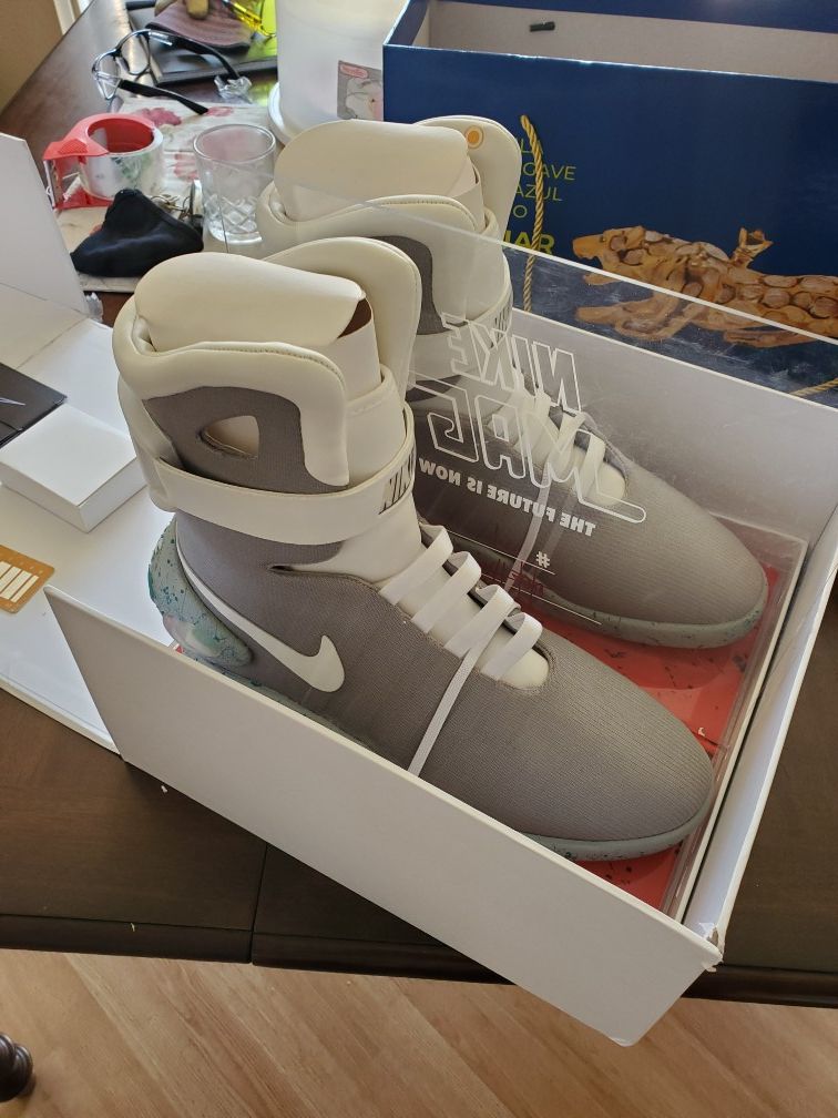 Auto Lacing Nike Air Mag Sneakers First Copy Nike Mags 2016
