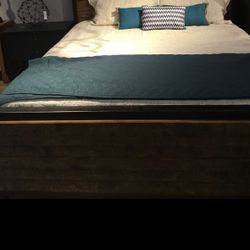 Queen Bed With Box Spring And Free Matress