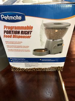 Pet Food Dispenser