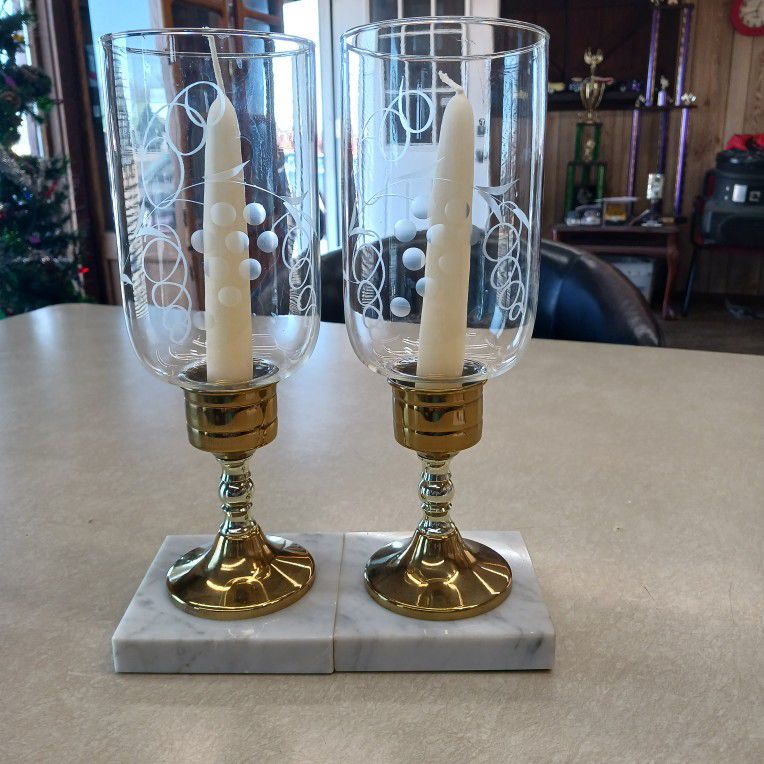 Absolutely BEAUTIFUL LOOKING VINTAGE  BRASS AND MARBLE CANDLE HOLDERS THESE HAVE A really Nice  DESIGN ON THE GLASS  GLOBES 