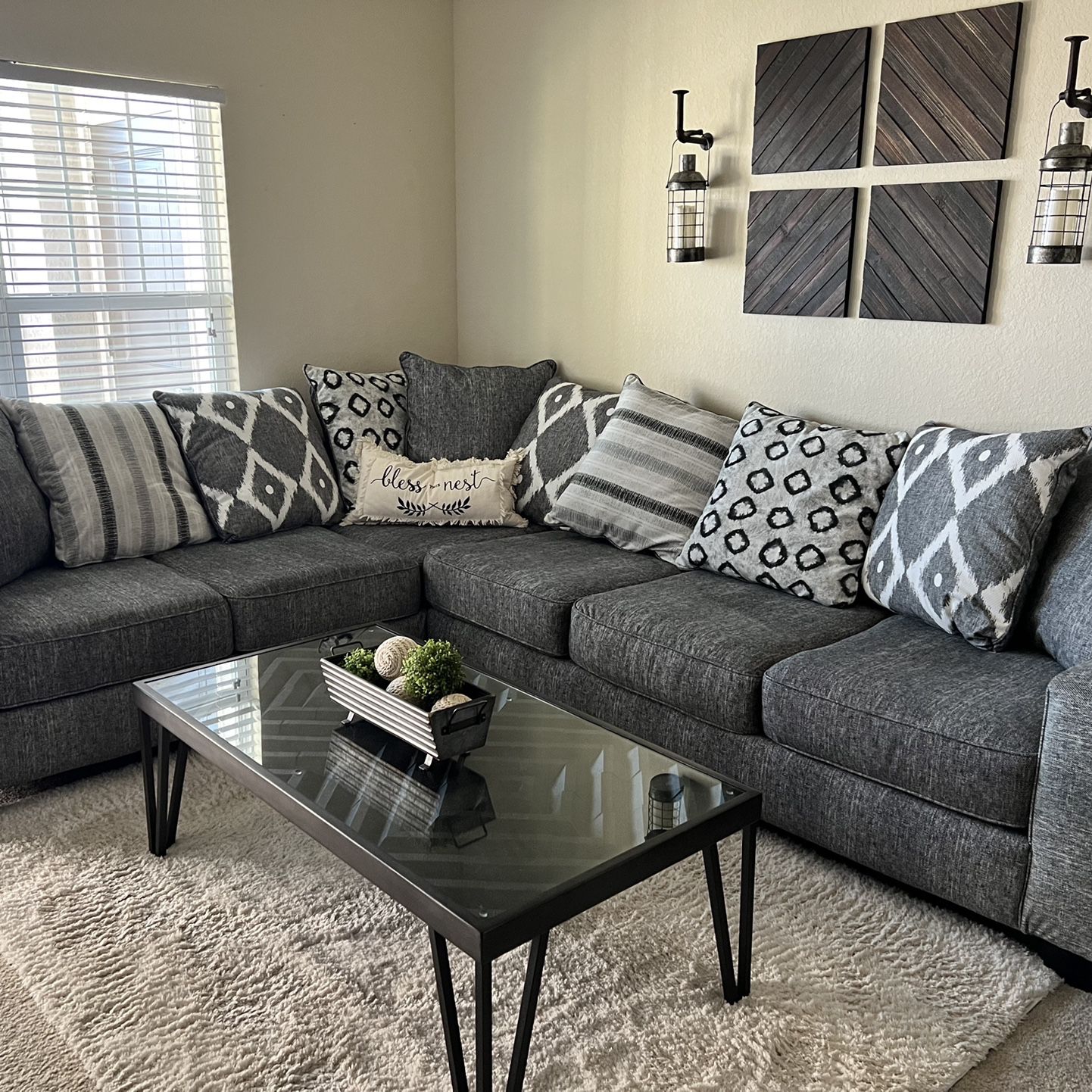 Full Living Room Set - Rooms To Go for Sale in Orlando, FL - OfferUp