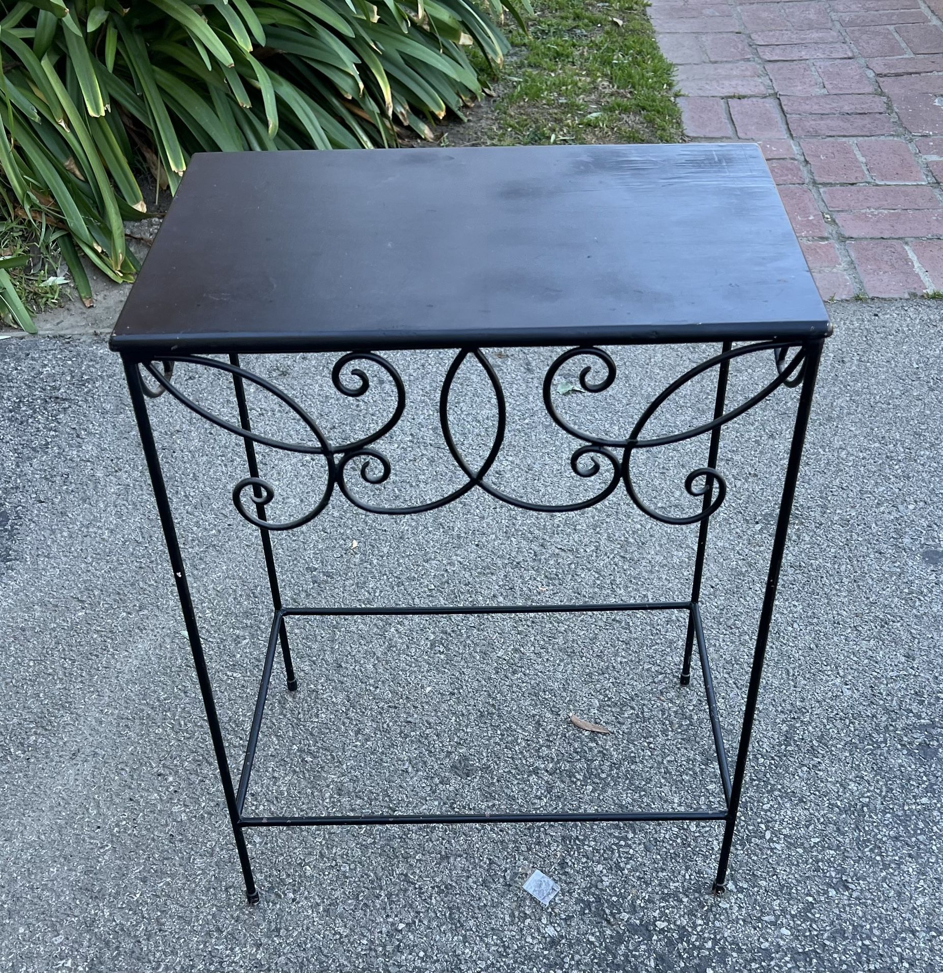 Decorative metal end table