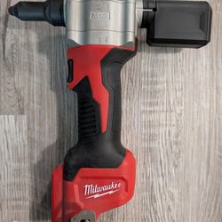 Milwaukee Rivet Tool