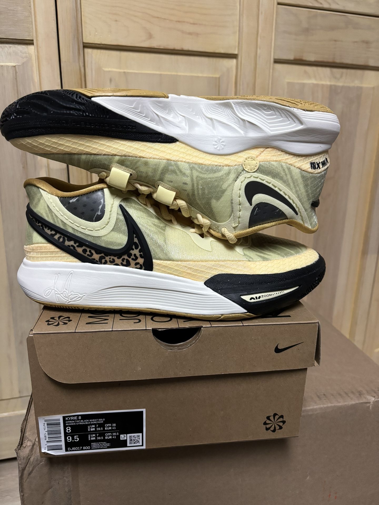 Nike Kyrie Sneakers / Basketball Shoes Men’s Size 8 Women’s 9.5