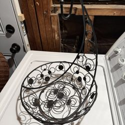 Black Wire/metal Fruit Basket And Banana Hanger