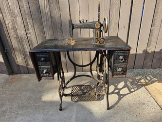 Montgomery ward and co sewing machine 1913*