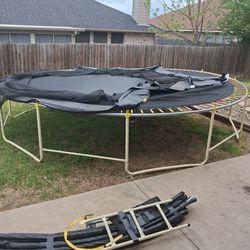 Trampoline with mesh walls