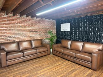 Delivery Available Prospera Brown leather Sofa couch set retails 5400