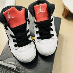 Jordan 5 Size 9c Small Stain On Stitching 