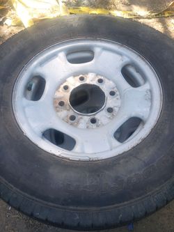 Chevy truck or van 8 lugs tires are aired up and I also have the caps the whole set and 100