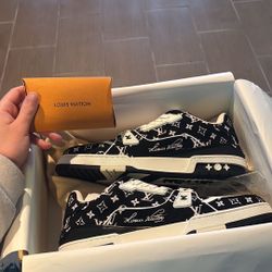 Lv Arch Light Monogram 