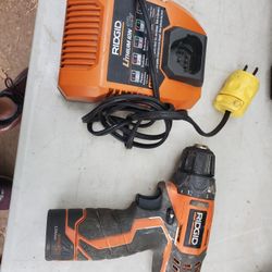 Ridgid R82005 3 8 12V Drill Driver W Led Light Kit with One battery charger Has New End Bt 2 32 price Is Firm for Sale in Shoreline WA OfferUp
