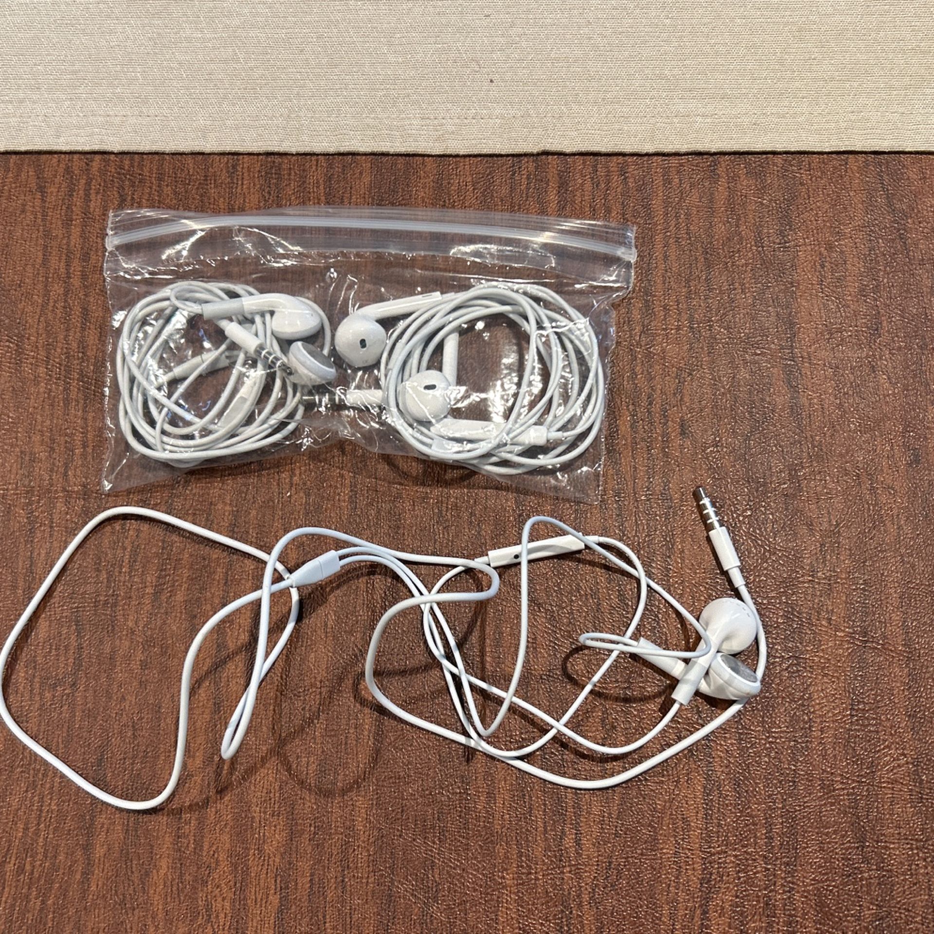 Apple Ear Pods