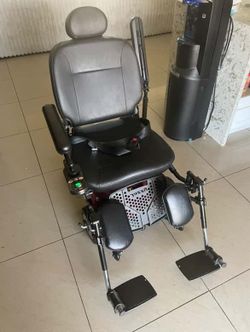 Electric wheelchair