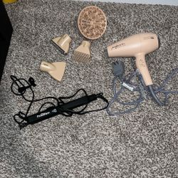  Blow Dryer And Attachment 