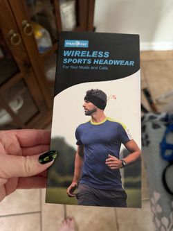 Wireless headwear head phones
