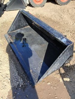 Bobcat 68" smooth bucket