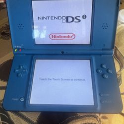 Nintendo DSi XL 2024 in Blue