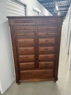 Beautiful Men’s Dresser - Gently Used - Must See $50.00