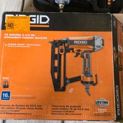 RIDGID Pneumatic 16-Gauge 2-1/2 in. Straight Finish Nailer with CLEAN DRIVE Technology