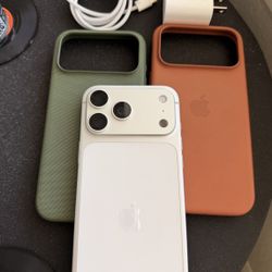 Apple iPhone 17 Pro Max - 256 GB - Silver (Unlocked) - 100% BH - Cases Included