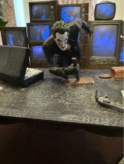 2013 Batman Arkham Asylum Joker Statue