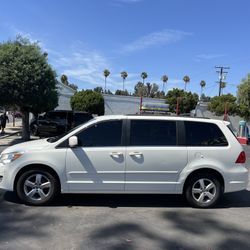 Volkswagen Routan SE