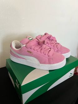 Pink pumas