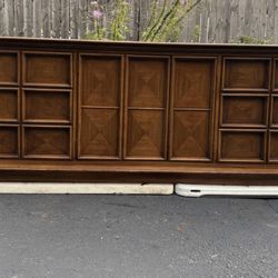 Thomasville 9 Drawer Dresser/Credenza/Media center.